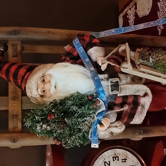 Holiday Rustic Santa Display 🎅 - Picture 5 of 9